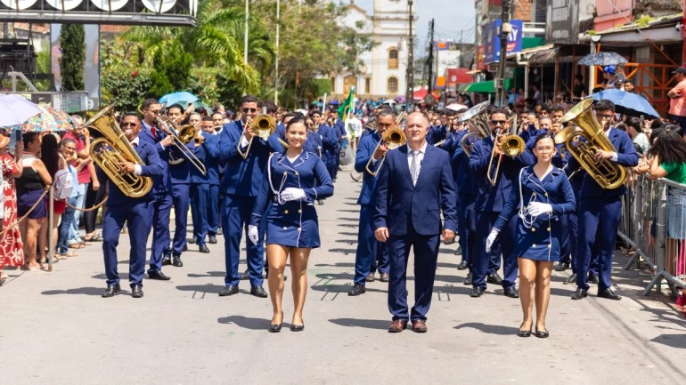 Chã Grande reúne estudantes, bandas e projetos sociais em desfile pela Independência do Brasil