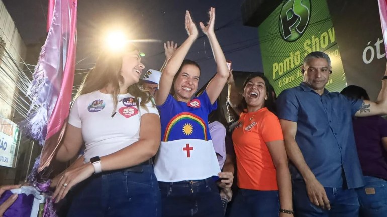 Viviane Facundes acompanha Raquel Lyra em caminhada política pelas ruas de Caruaru
