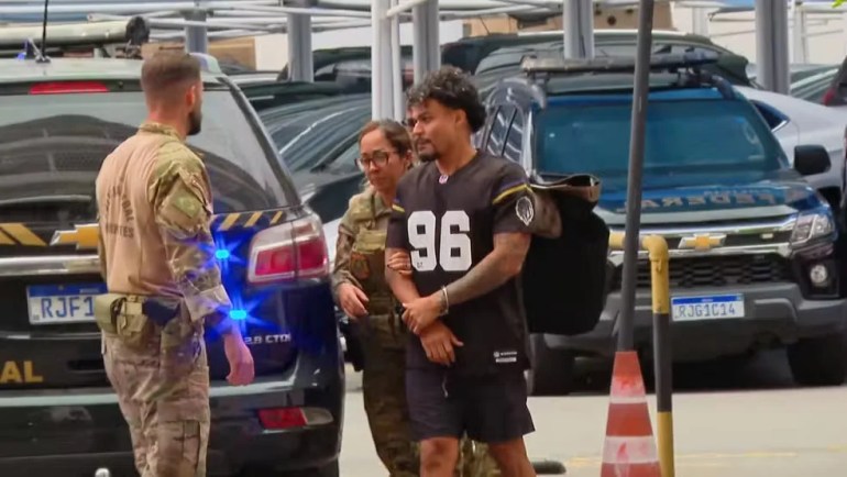 Mãe e irmão do rapper Oruam são presos em operação da PF contra internet controlada pelo Comando Vermelho
