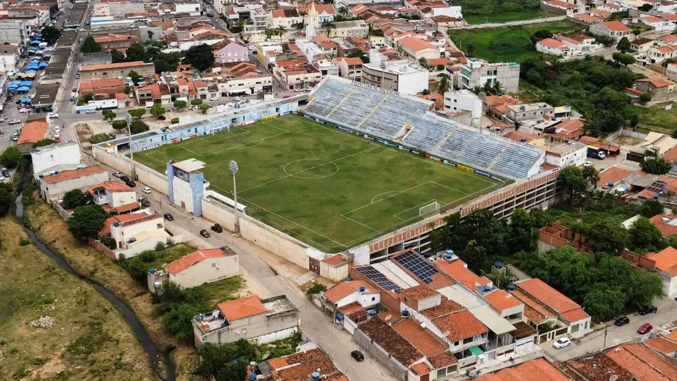 Justiça interdita estádio do Salgueiro após identificação de riscos estruturais e falhas de segurança