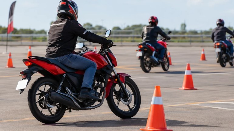 Recife terá curso gratuito para motociclistas com aulas práticas e orientações de segurança